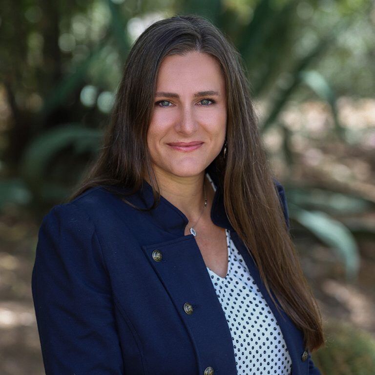 Marie-Gacke-Headshot-2023-1-768x768